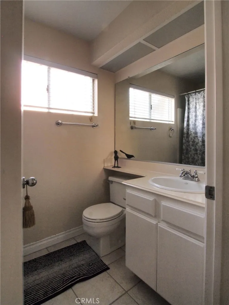 HALLWAY FULL BATHROOM
