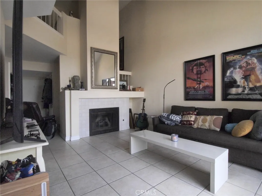 LIVING ROOM AREA, CATHEDRAL CEILINGS