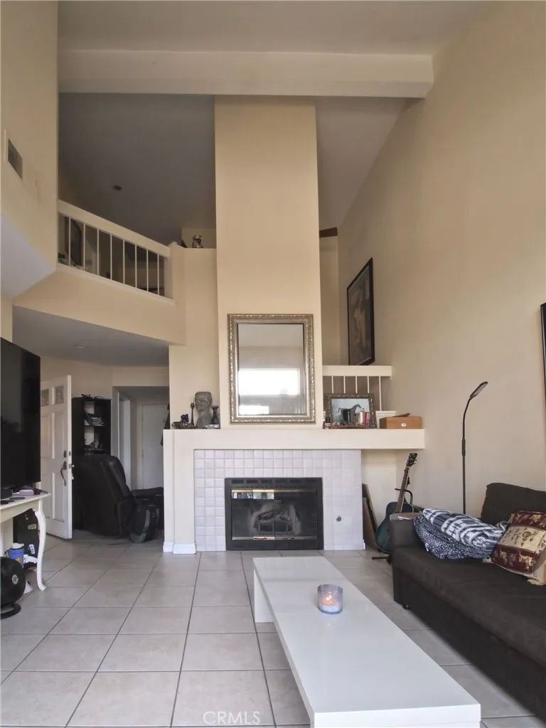 LIVING ROOM AREA