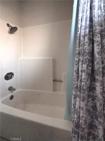 HALLWAY FULL BATHROOM