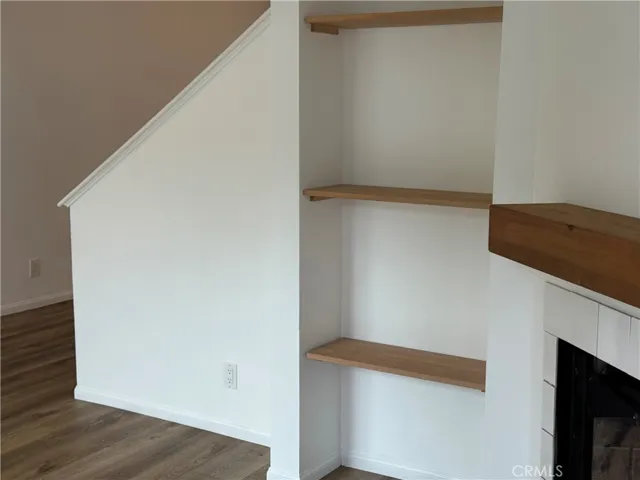 Alcove with Bookshelf