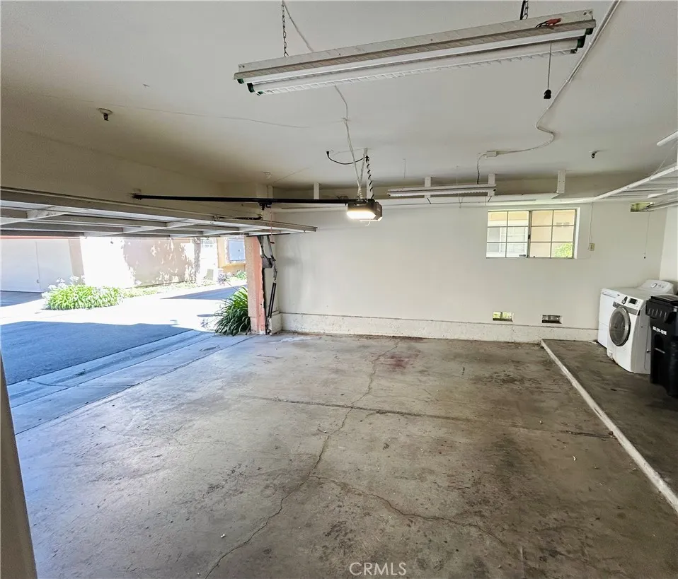 2 CAR GARAGE