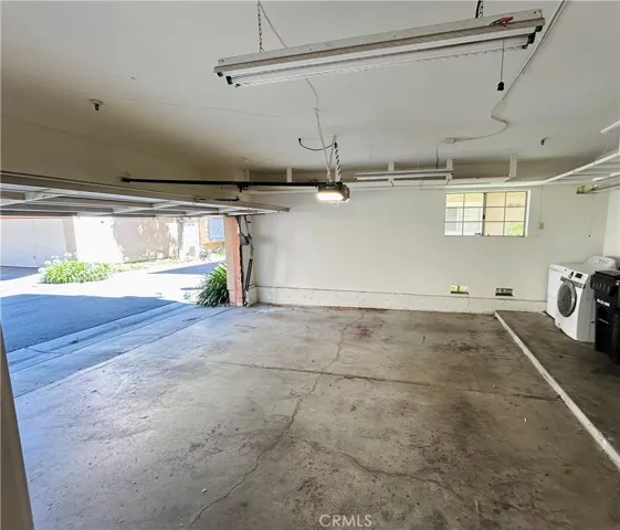 2 CAR GARAGE
