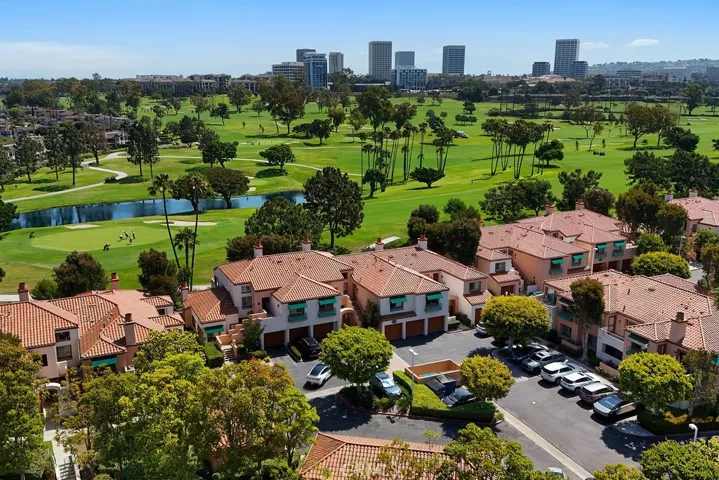UPPER CONDO WITH AMAZING VIEWS