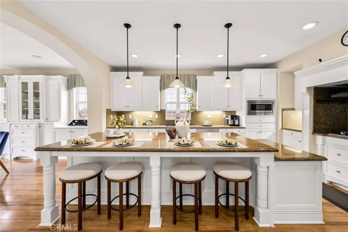 540 E Viewcrest Drive, Azusa, California 91702
