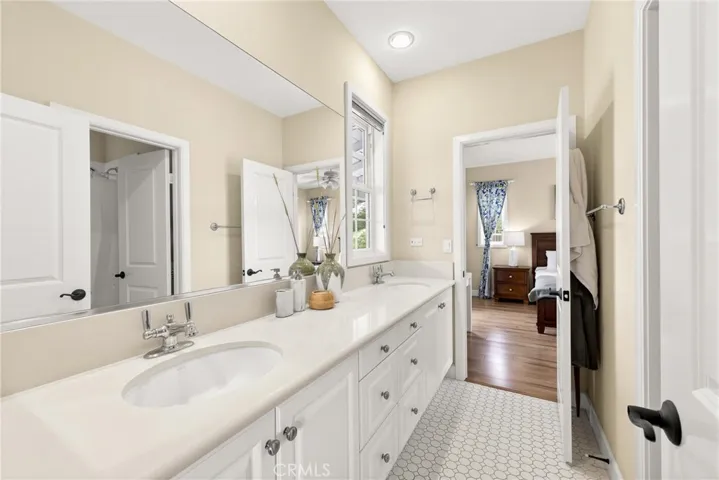 540 E Viewcrest Drive, Azusa, California 91702