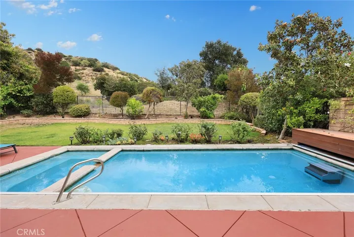 540 E Viewcrest Drive, Azusa, California 91702