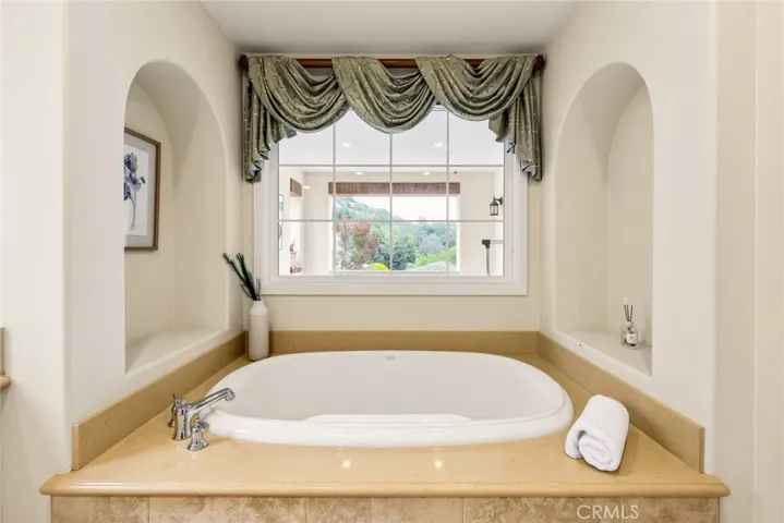 540 E Viewcrest Drive, Azusa, California 91702