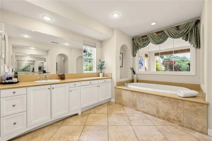 540 E Viewcrest Drive, Azusa, California 91702