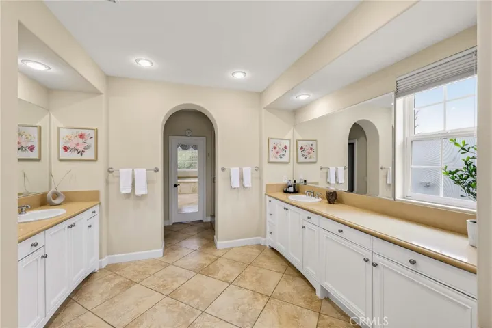 540 E Viewcrest Drive, Azusa, California 91702