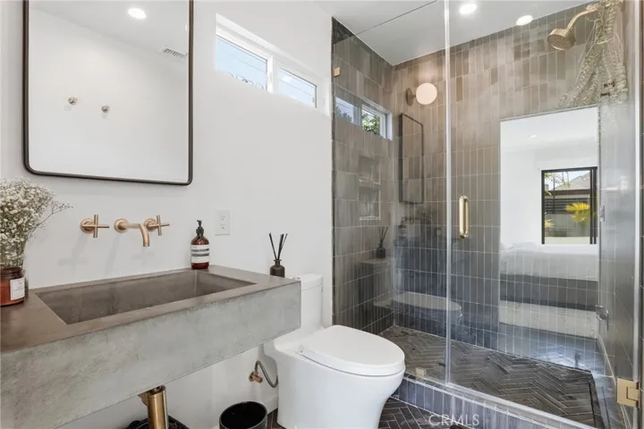 3921 Westside Avenue, Los Angeles, California 90008