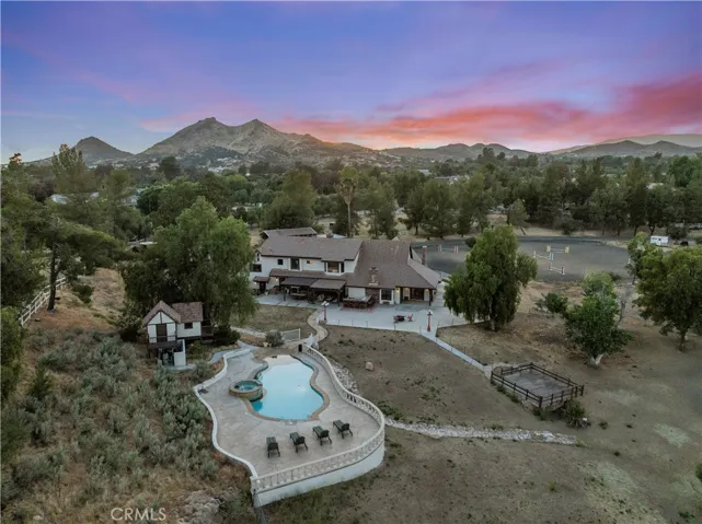 Virtually enhanced twilight photography used in select images. Colors, lighting, and sky may be digitally modified for presentation purposes.