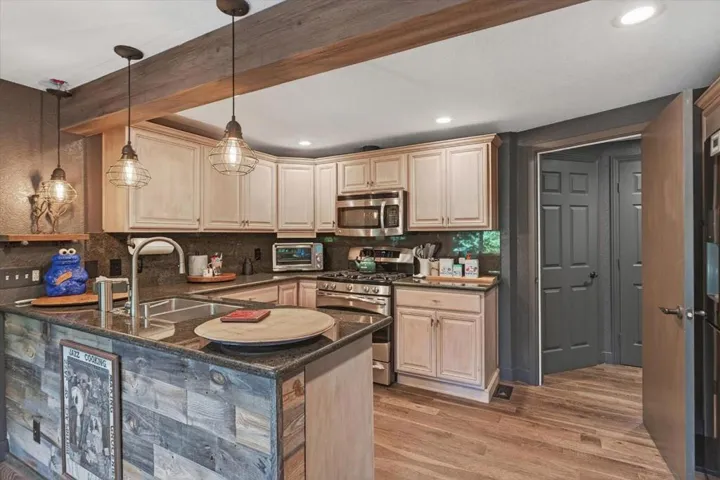 21477 Old Mine Road, Los Gatos, California 95033