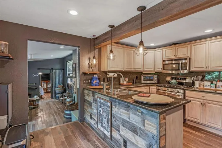 21477 Old Mine Road, Los Gatos, California 95033