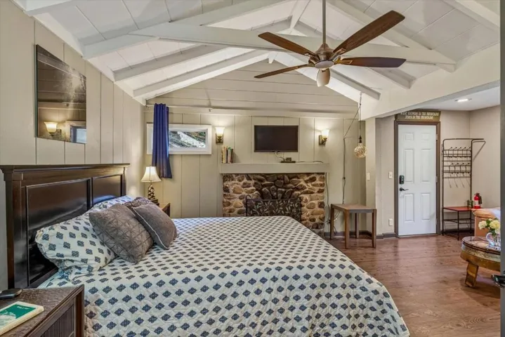 21477 Old Mine Road, Los Gatos, California 95033