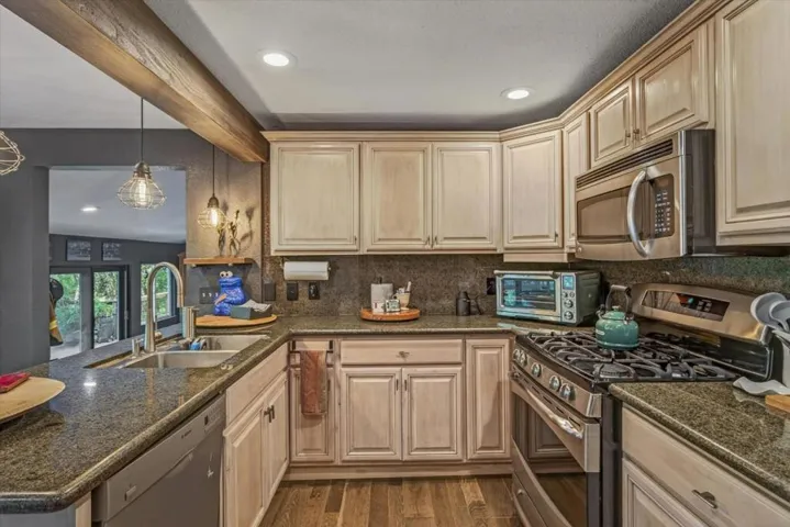21477 Old Mine Road, Los Gatos, California 95033