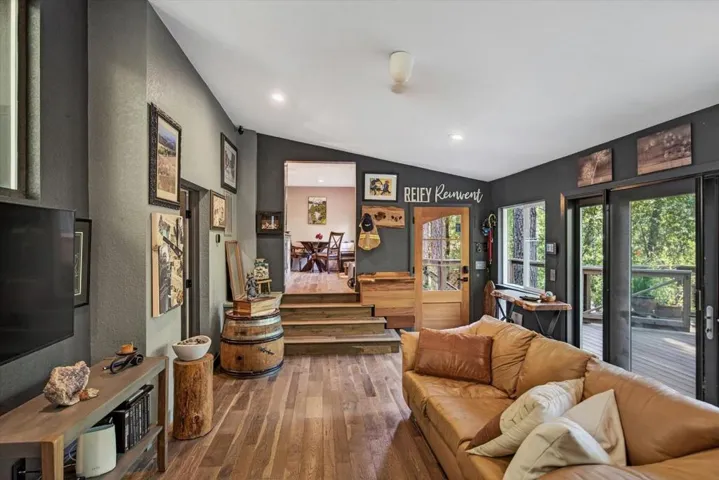 21477 Old Mine Road, Los Gatos, California 95033