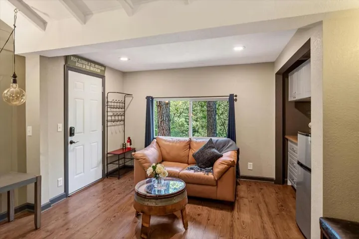 21477 Old Mine Road, Los Gatos, California 95033