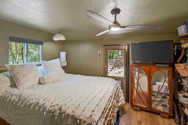 21477 Old Mine Road, Los Gatos, California 95033