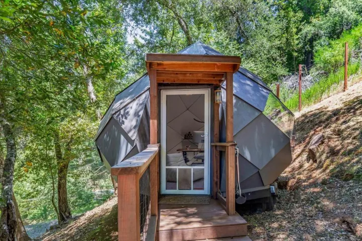 21477 Old Mine Road, Los Gatos, California 95033