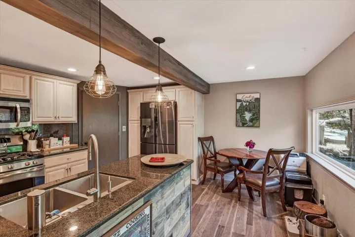 21477 Old Mine Road, Los Gatos, California 95033