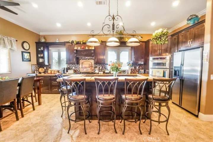 KITCHEN ISLAND & BAR STOOLS