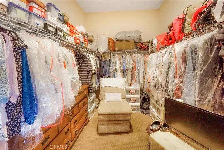 WALKIN CLOSET