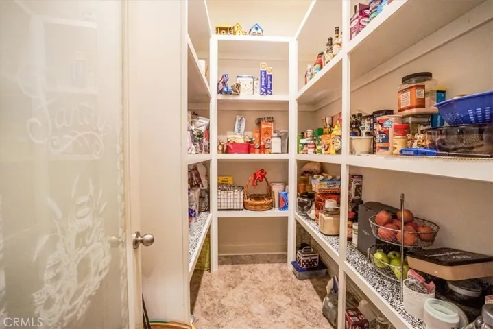 WALKIN PANTRY