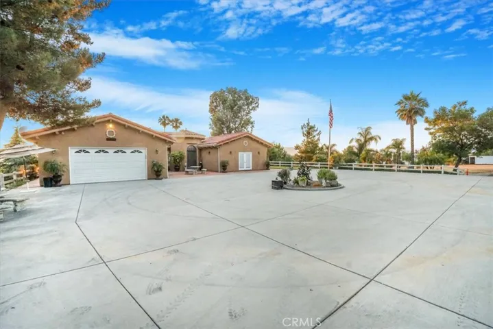 CIRCULAR FRONT DRIVEWAY