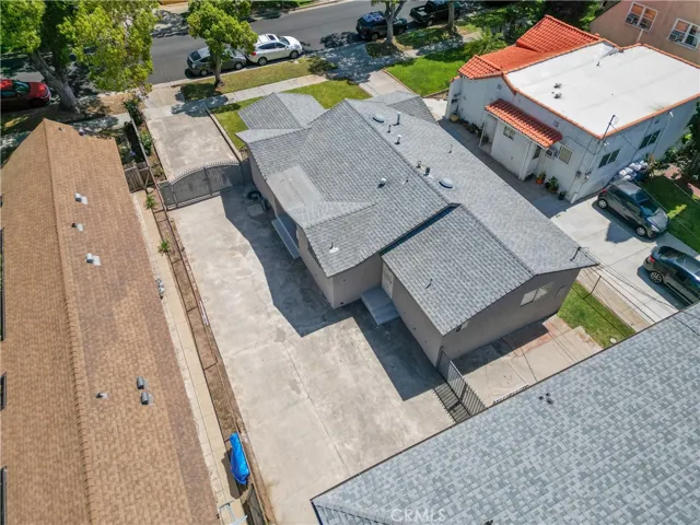 Side patio/Driveway.
