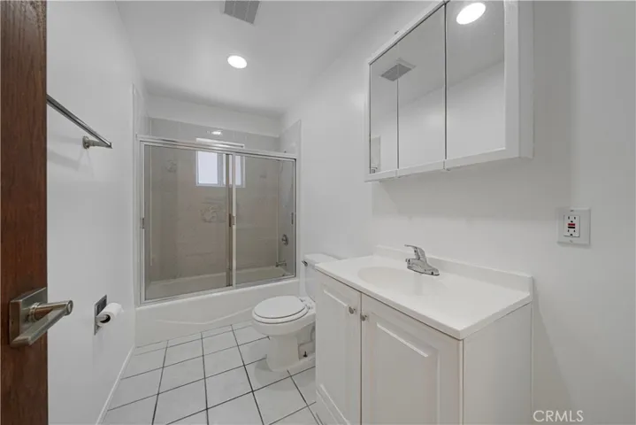 Full bath 2