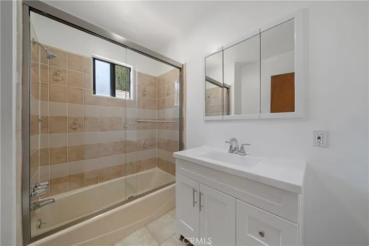 Full bath 1