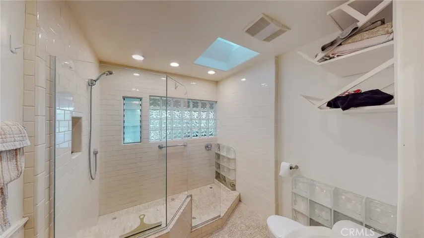 Luxurious shower bath