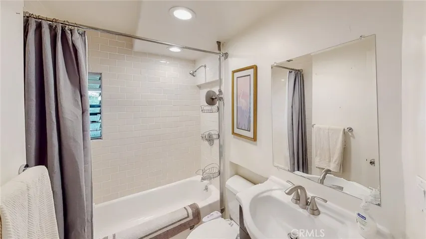 Bathroom 2 with tub