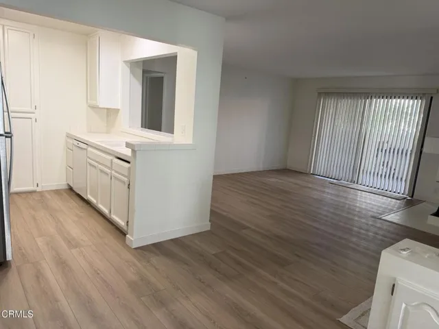 Kitchen/Living Rm