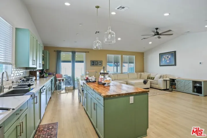 7027 Kristina Court, Lancaster, California 93536
