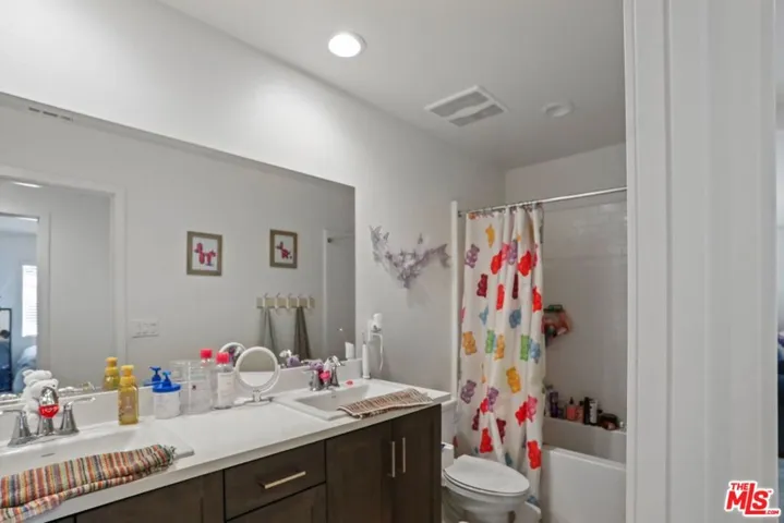 7027 Kristina Court, Lancaster, California 93536