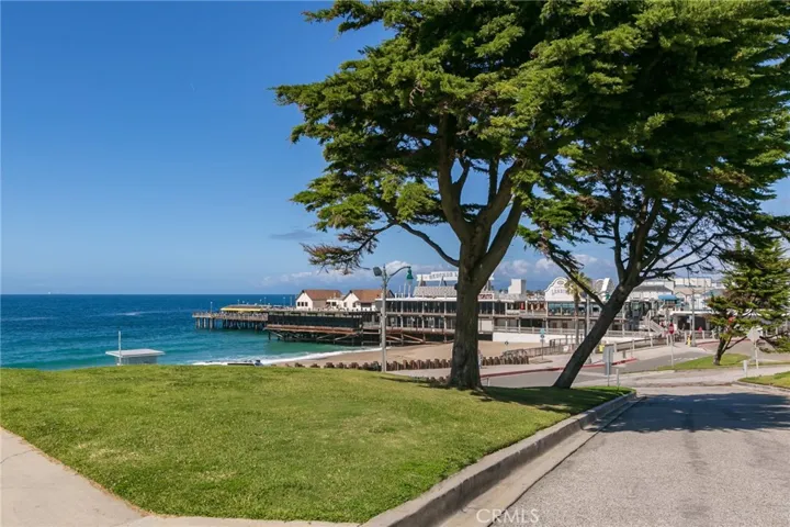 STEPS TO THE BEACH
