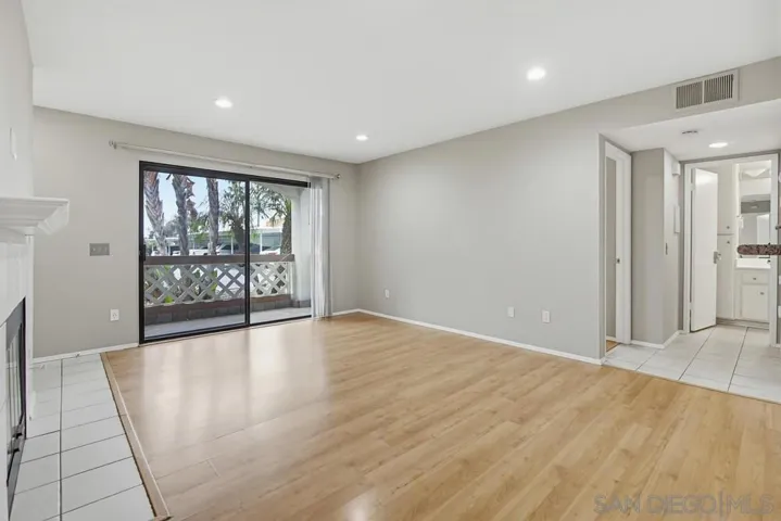 9439 Fairgrove Ln 102, San Diego, California 92129