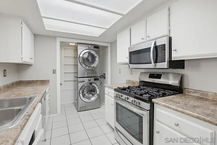 9439 Fairgrove Ln 102, San Diego, California 92129