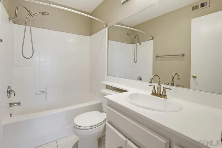 9439 Fairgrove Ln 102, San Diego, California 92129