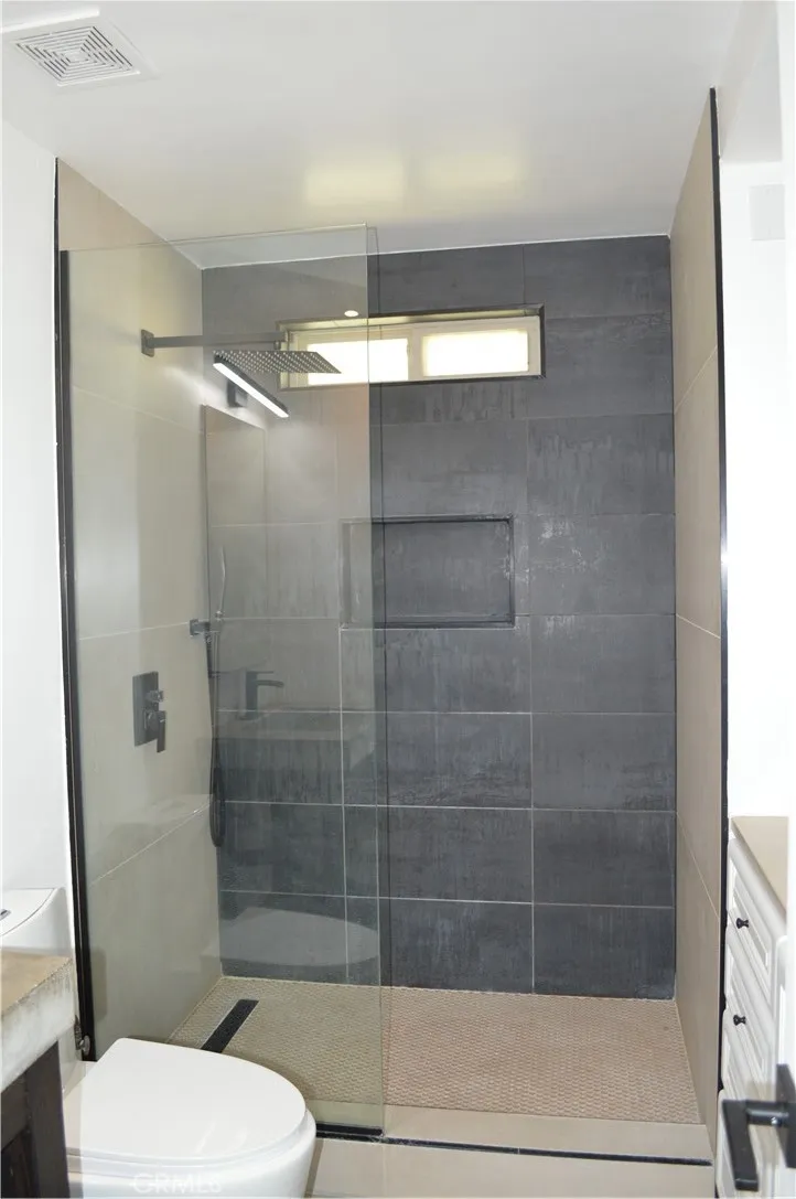 modern bathroom gorgeous stone finishes