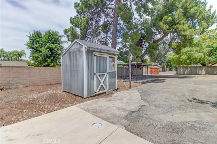 Tuff shed #1 with dog kennels and parking.  Also, gate to back lot.