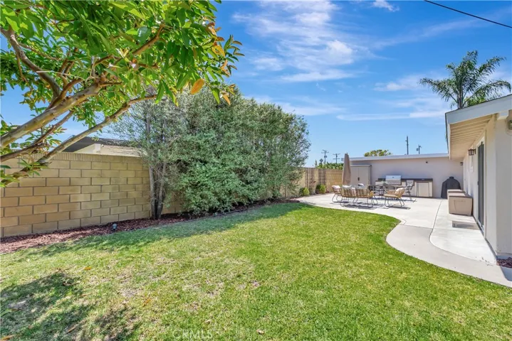 2136 Parsons, Costa Mesa, California 92627