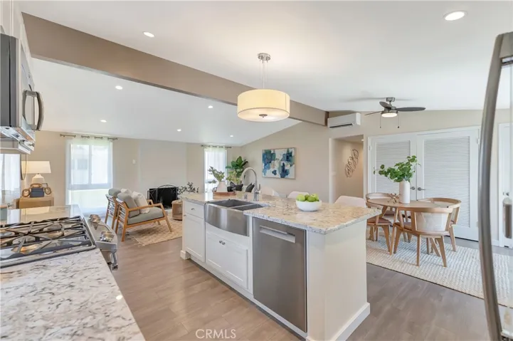 2136 Parsons, Costa Mesa, California 92627