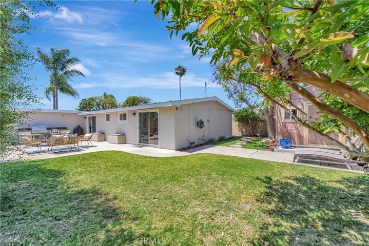 2136 Parsons, Costa Mesa, California 92627