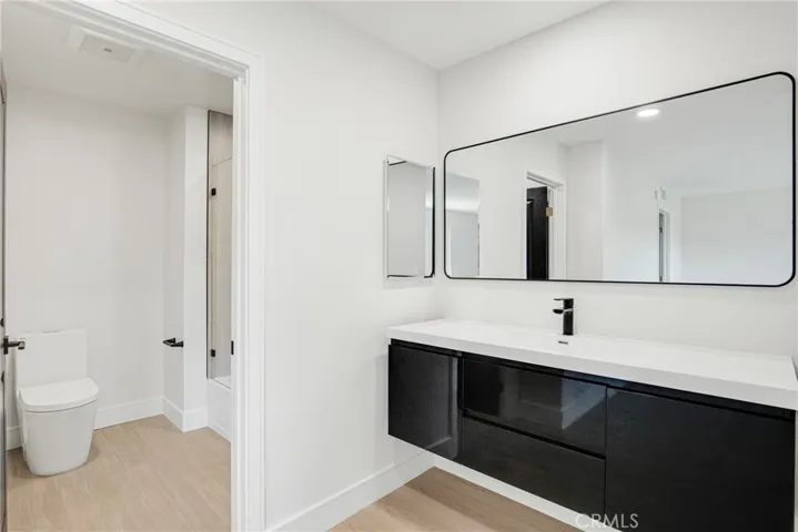 17150 Burbank, Encino, California 91316