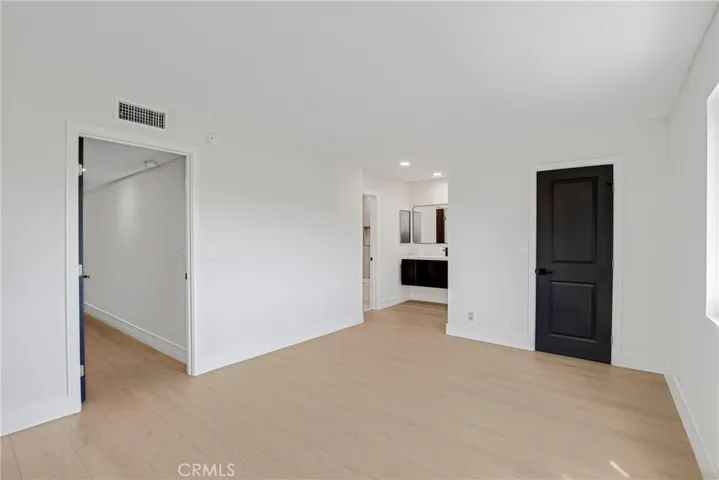 17150 Burbank, Encino, California 91316