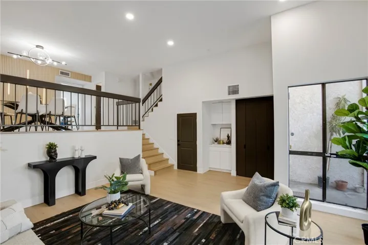 17150 Burbank, Encino, California 91316