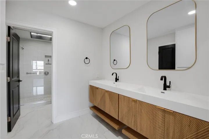 17150 Burbank, Encino, California 91316